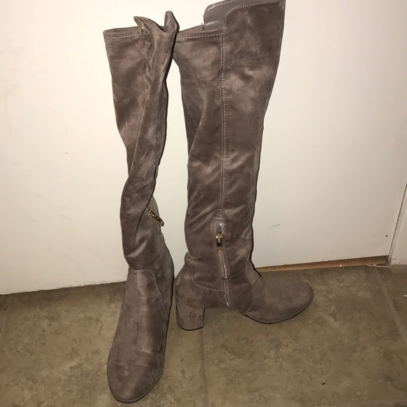 Boots - Picture 3 of 3